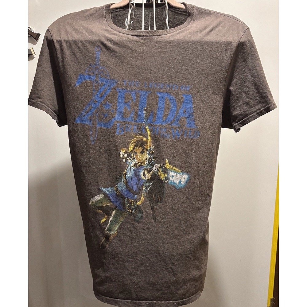 Zelda Grey T-Shirt Size‎ Medium 40" X 28"
